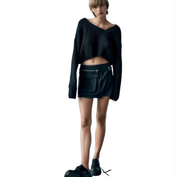 Zara Mini Skirt Asymmetrical Pocket Mid Rise Black Silver Buckle Zippered Small - Picture 9 of 9